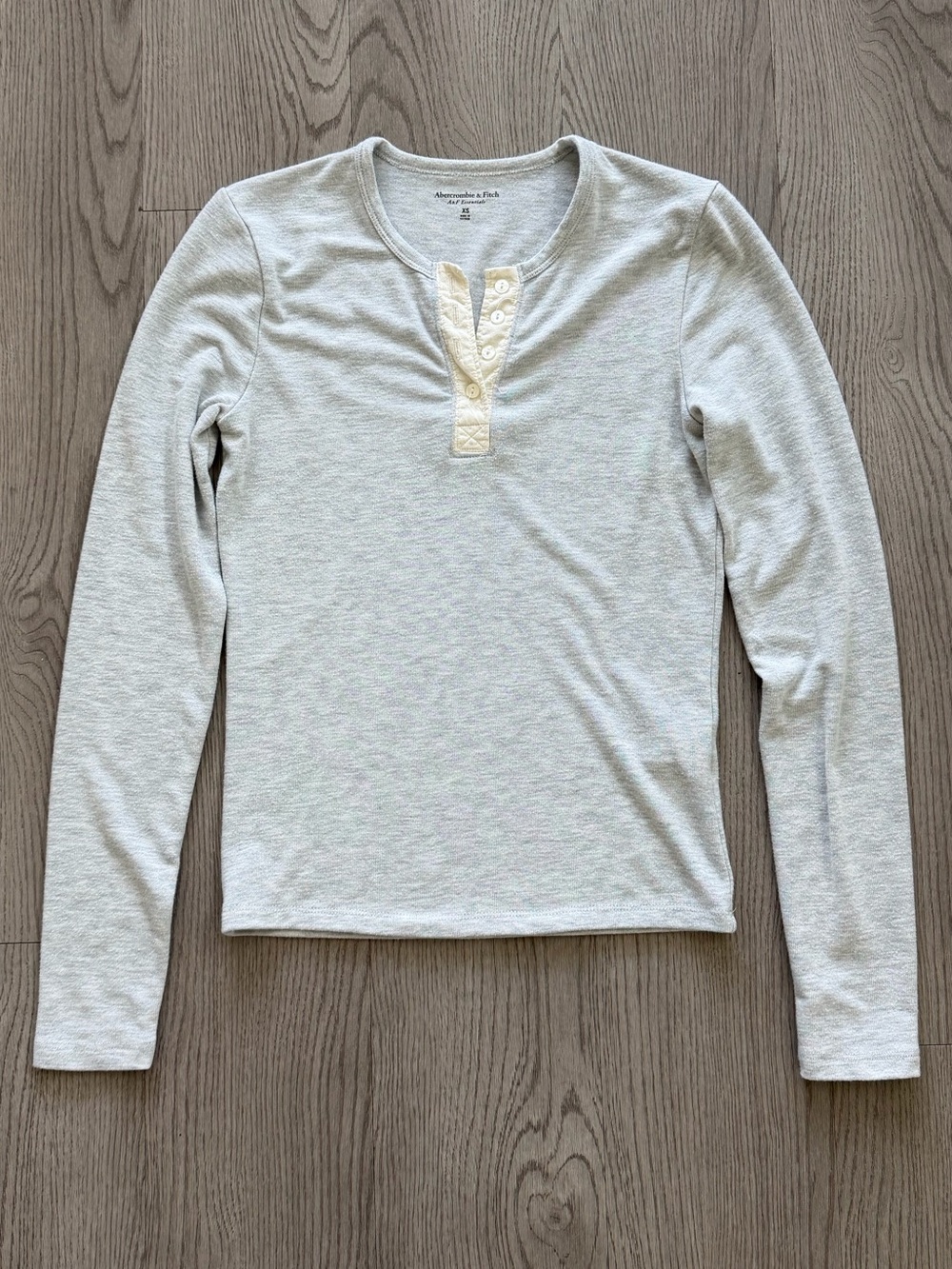 Abercrombie & Fitch Light Gray Long-Sleeve Henley Top